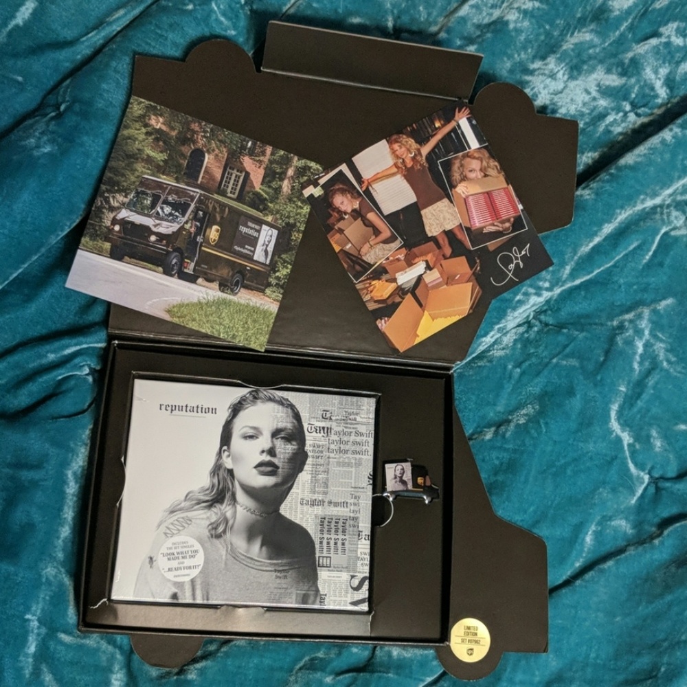 Taylor Swift Reputation Limited Edition UPS Bundle